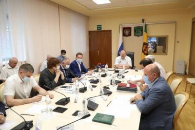 Олег Мельниченко недоволен ситуацией с поборами в школах и детсадах