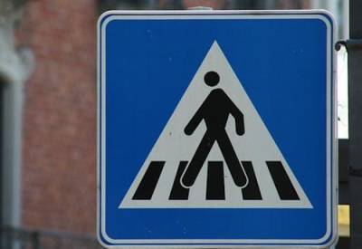 В Перми пешехода насмерть придавило упавшим после ДТП дорожным знаком