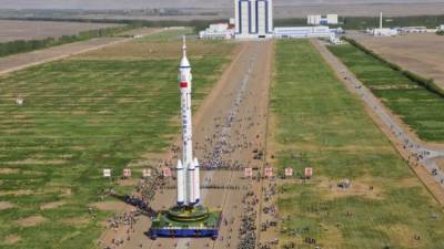Китайская ракета-носитель космического корабля «Тяньчжоу-3» доставлена на космодром