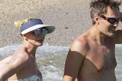Кристину Орбакайте и Михаила Земцова засняли на пляже в Греции
