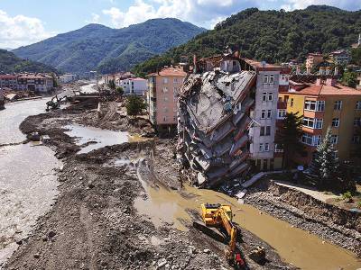 Жертвами наводнения на черноморском побережье Турции стали 70 человек