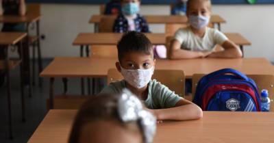 В общих школьных помещениях маски будут обязательны, в классах можно без них