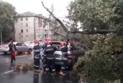 Запирайте окна и прячьте авто: в ГСЧС объявили в Украине штормовое предупреждение – каким областям быть начеку