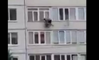 В Югре молодого человека столкнули с балкона многоэтажки