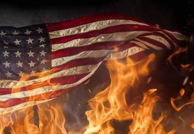 Дипломаты сожгли флаги США перед эвакуацией из Кабула