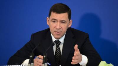 Свердловский губернатор высказался о поливе улицы в Серове перед его приездом