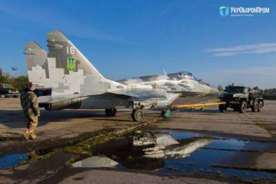 Госкомпания Азербайджана заправит боевую авиацию Украины белорусским керосином