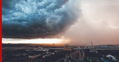 Ливни и грозы: жителей Петербурга предупредили об ухудшении погоды