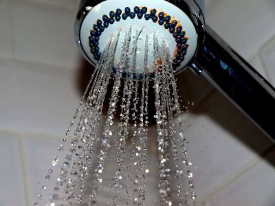 Британские врачи объяснили, почему ежедневный душ вреден для здоровья