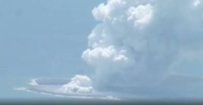 В Японии появился новый остров после извержения вулкана (ФОТО)