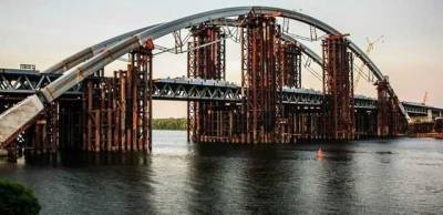 Киев оплатил покраску части Подольского моста, которая не была проведена
