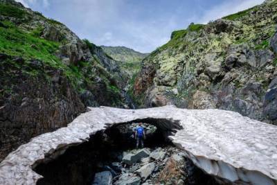 В горах Сочи уже девять дней ищут пропавшего туриста