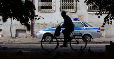 В Калининграде подозреваемый избил полицейского, который расспрашивал о краже велосипеда его подругу