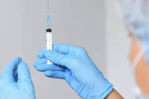 Польша передает Украине 650 тыс доз вакцины AstraZeneca