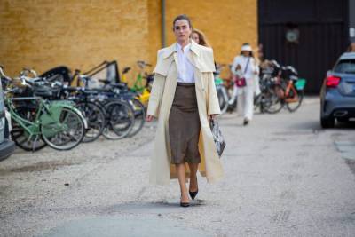Юбка-карандаш – главный хит осени по версии скандинавских модниц