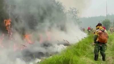 В Якутии несколько тысяч спасателей и волонтеров борются с бушующими природными пожарами