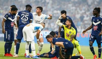 Игрок Бордо потерял сознание во время матча чемпионата Франции