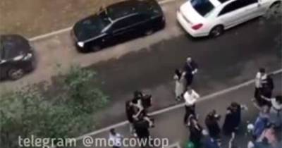 Гуляния кавказцев на улицах Москвы попали на видео и вызвали одобрение у россиян