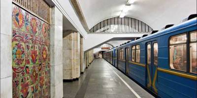 В метро Киева мужчина подрался с ветераном, их растягивали пассажиры