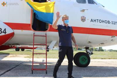 В Украину вернулись пожарные самолеты из Турции (фоторепортаж)