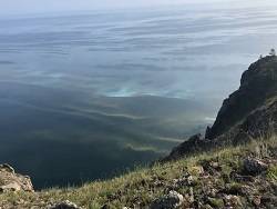 "Жижа вместо пляжа": Вода в Байкале окрасилась в мутно-зелёный цвет