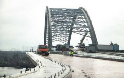 Миллионные убытки на строительстве Подольского моста: должностным лицам сообщили подозрение
