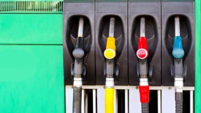 Эксперт рассказал о снижении розничных цен на бензин