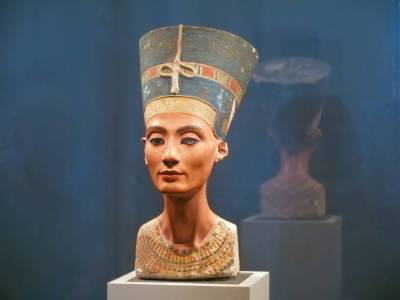 Почему Нефертити стала символом не только женской красоты, но и мудрости?