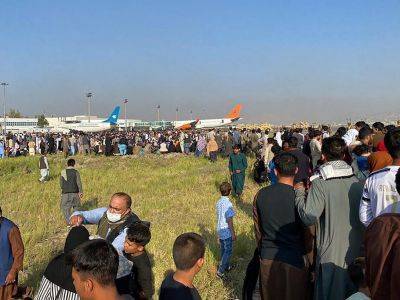 В аэропорту Кабула погибли люди