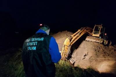 Работавшего без договора мужчину засыпало землей при демонтаже трубы в Томске