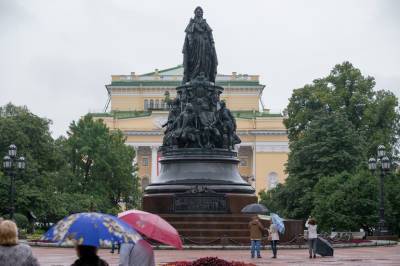 Во вторник в Петербурге ожидается жара и грозы