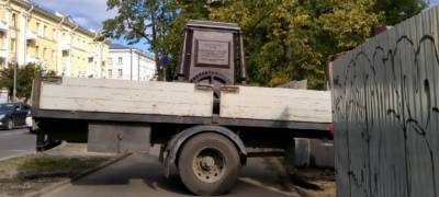 Постамент под памятник Чарльзу Гаскойну доставлен в центр Петрозаводска (ФОТО)
