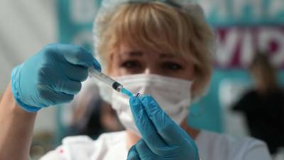 В России предложили премировать вакцинирующих граждан медиков