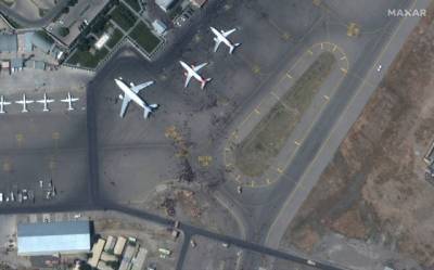 Спутниковые снимки показывают хаос в аэропорту Афганистана (ФОТО)