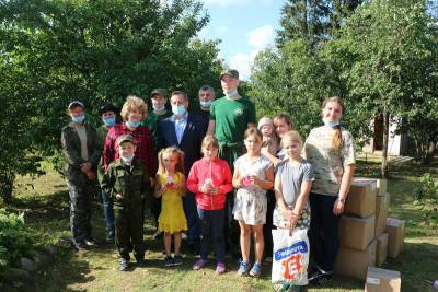 В Смоленской области помогли семье с 8 детьми собраться в школу