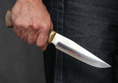 Рязанцы заметили в городе мужчину с ножом и окровавленной тряпкой