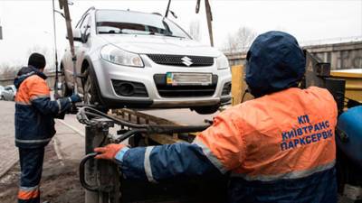 В Киеве заблокирована работа инспекции по парковке: автомобили не эвакуируют