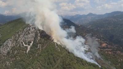 Авиаторы МЧС Беларуси продолжают тушить пожары в Турции