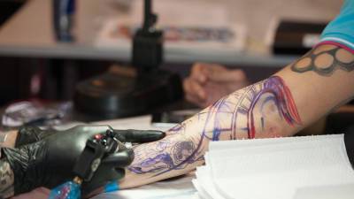Исследование: Россияне за два года стали делать больше татуировок