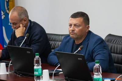 Депутаты Южно-Сахалинска увидели шиш от "Нашего города"