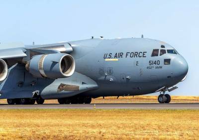 В Сети появились расшифровки переговоров с экипажем C-17A ВВС США с 800 афганцами на борту