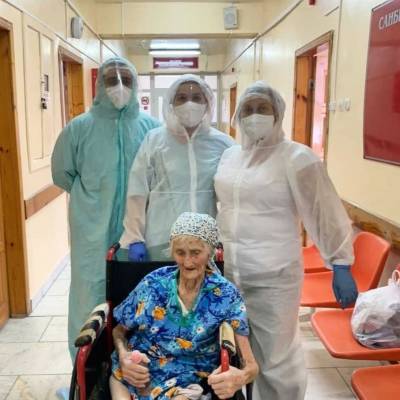 Липецкие врачи спасли от ковида 103-летнюю пациентку
