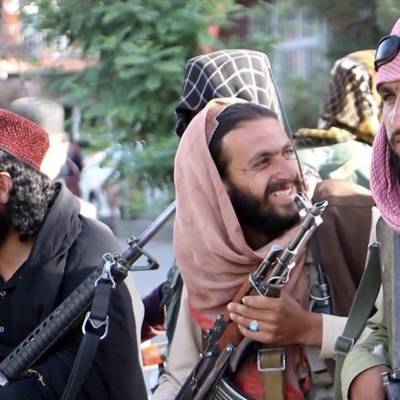 Улицы Кабула патрулируют бойцы движения "Талибан"