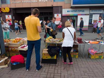 За пять дней у уличных торговцев в Новосибирске изъяли 1,5 тонны овощей и фруктов