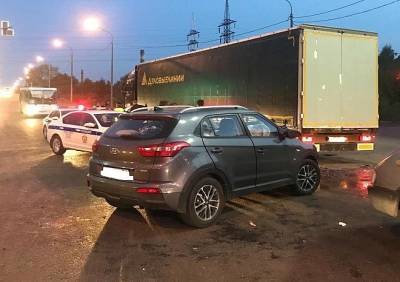 На трассе М5 в Рязани Hyundai Creta въехал в Mercedes, пострадала девушка