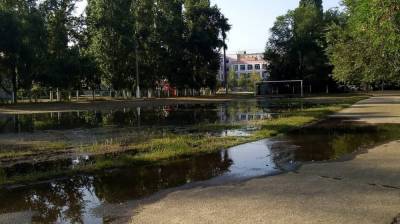 Стадион гимназии в Воронеже ушёл под воду из-за коммунальной аварии