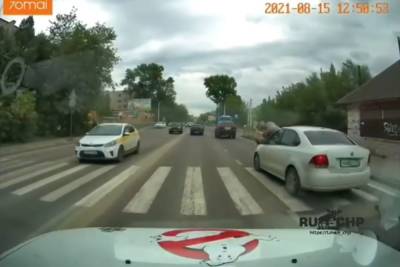 Опубликовано видео аварии на зебре в Тверской области