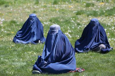 Талибы пригласили женщин в правительство