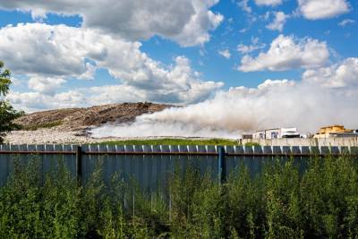 Концентрация вредных веществ на горящей свалке в Новосибирске превышена в десятки раз
