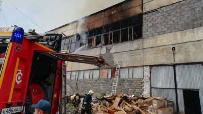 Мебельный склад загорелся в Ульяновской области